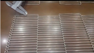 AISI304 چرخش تسمه مشبک زنجیر منحنی تسمه فلزی فلزی برای خنک کردن غذا